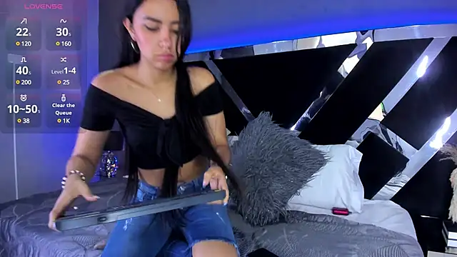 Larabrooks online show from 03.12.25