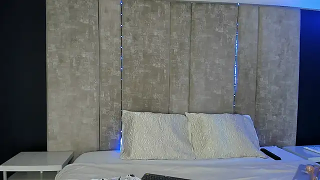 Larabrooks online show from 09.08.25