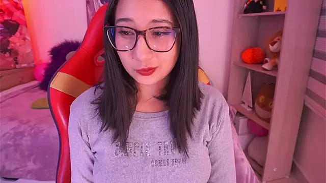 Snapshot of Sunny_flower_ chatting on 12.17.25 Sunny flower online show from 12.17.25