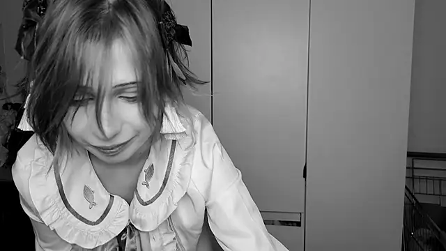 Moon Lollie  online show from 11.22.25