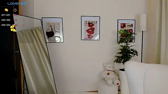 VanessaSmuth online show from 10.21.25