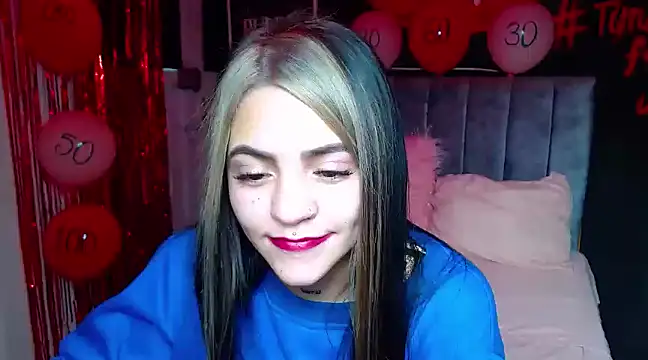 Snapshot of Violettasquirt chatting on 02.13.25 Violettasquirt online show from 02.13.25