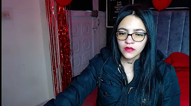 Snapshot of Violettasquirt chatting on 02.25.25 Violettasquirt online show from 02.25.25