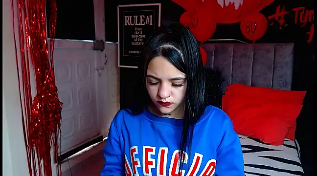 Snapshot of Violettasquirt chatting on 03.11.25 Violettasquirt online show from 03.11.25