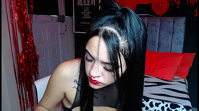 Snapshot of Violettasquirt chatting on 03.11.25 Violettasquirt online show from 03.11.25