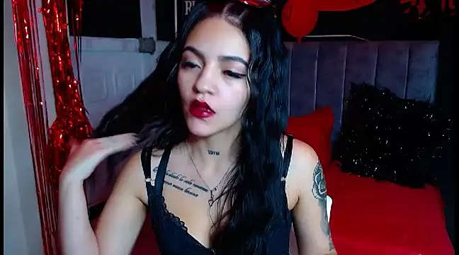 Snapshot of Violettasquirt chatting on 03.19.25 Violettasquirt online show from 03.19.25