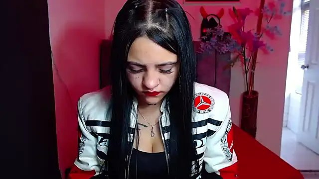 Snapshot of Violettasquirt chatting on 09.13.25 Violettasquirt online show from 09.13.25