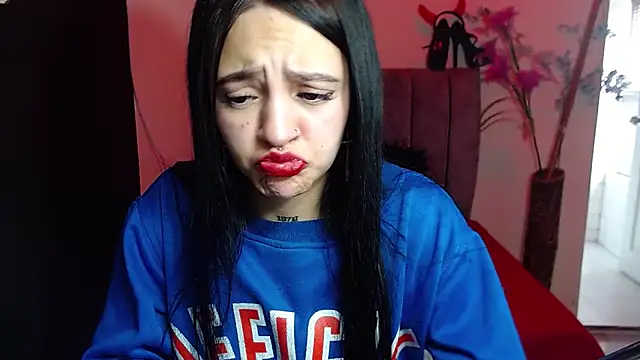 Snapshot of Violettasquirt chatting on 09.20.25 Violettasquirt online show from 09.20.25