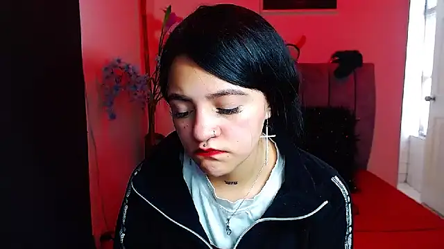 Snapshot of Violettasquirt chatting on 09.22.25 Violettasquirt online show from 09.22.25