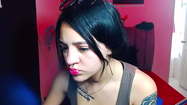 Snapshot of Violettasquirt chatting on 09.23.25 Violettasquirt online show from 09.23.25