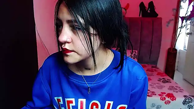 Snapshot of Violettasquirt chatting on 10.02.25 Violettasquirt online show from 10.02.25