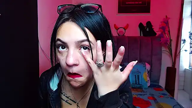 Snapshot of Violettasquirt chatting on 10.04.25 Violettasquirt online show from 10.04.25