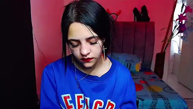 Snapshot of Violettasquirt chatting on 10.10.25 Violettasquirt online show from 10.10.25