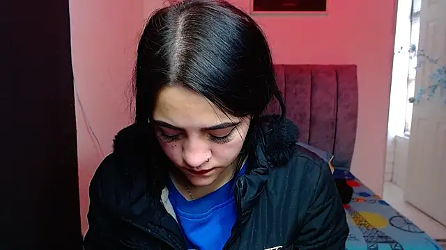 Snapshot of Violettasquirt chatting on 10.14.25 Violettasquirt online show from 10.14.25