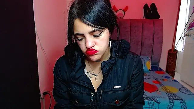 Snapshot of Violettasquirt chatting on 10.15.25 Violettasquirt online show from 10.15.25