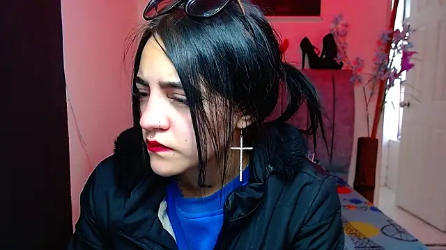 Snapshot of Violettasquirt chatting on 10.17.25 Violettasquirt online show from 10.17.25