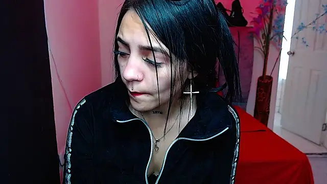 Snapshot of Violettasquirt chatting on 10.20.25 Violettasquirt online show from 10.20.25