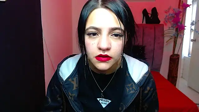 Snapshot of Violettasquirt chatting on 10.22.25 Violettasquirt online show from 10.22.25