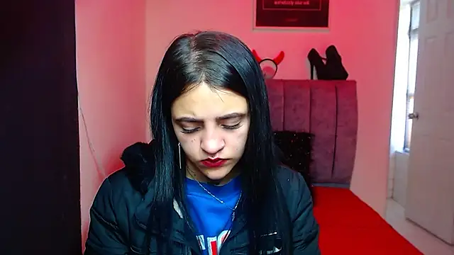 Snapshot of Violettasquirt chatting on 10.24.25 Violettasquirt online show from 10.24.25