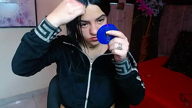 Snapshot of Violettasquirt chatting on 11.13.25 Violettasquirt online show from 11.13.25