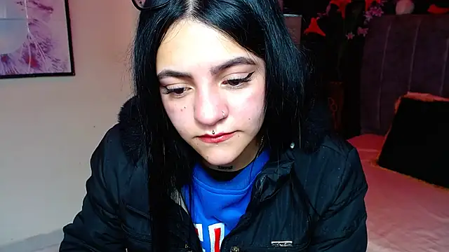 Snapshot of Violettasquirt chatting on 11.28.25 Violettasquirt online show from 11.28.25