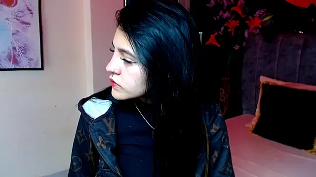 Snapshot of Violettasquirt chatting on 12.01.25 Violettasquirt online show from 12.01.25