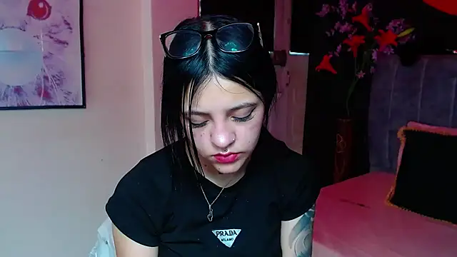 Snapshot of Violettasquirt chatting on 12.04.25 Violettasquirt online show from 12.04.25