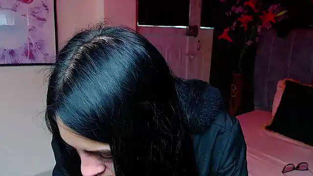 Snapshot of Violettasquirt chatting on 12.05.25 Violettasquirt online show from 12.05.25