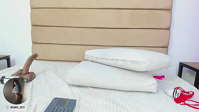 Snapshot of sally_rosses chatting on 11.10.25 sally rosses online show from 11.10.25