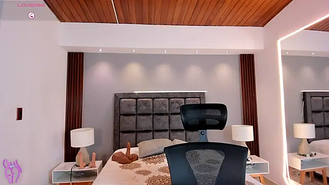 Susann Ross online show from 11.28.25