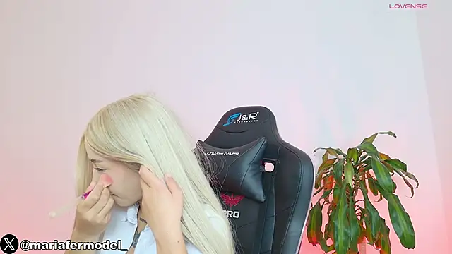 Mariafer05 online show from 02.15.26