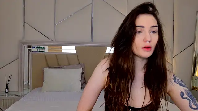 RoxiLester online show from 03.22.25