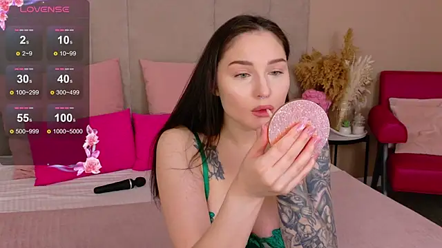 RoxiLester online show from 09.14.25