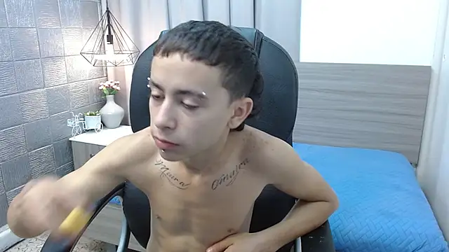 Xavii18 online show from 12.04.24