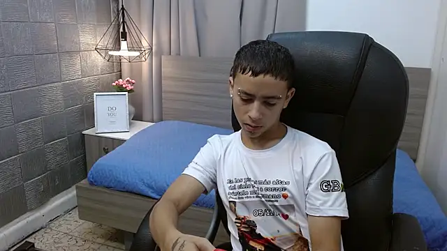 Xavii18 online show from 12.05.24