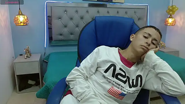 Xavii18 online show from 02.05.25