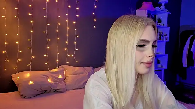 Snapshot of aneta_alisha chatting on 10.30.25 aneta alisha online show from 10.30.25