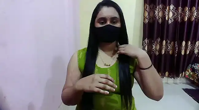 Snapshot of LovelyRose69 chatting on 12.30.24 LovelyRose69 online show from 12.30.24