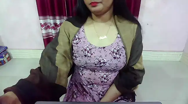 Snapshot of LovelyRose69 chatting on 01.08.25 LovelyRose69 online show from 01.08.25