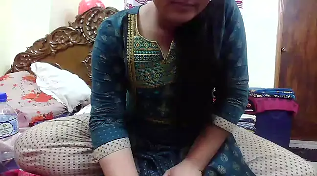 Snapshot of LovelyRose69 chatting on 03.14.25 LovelyRose69 online show from 03.14.25