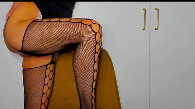 SuriFlirt online show from 06.25.26