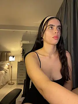 Snapshot of Mavi_Coless chatting on 03.19.25 Mavi Coless online show from 03.19.25