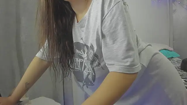 Snapshot of HARLEYNAPIER chatting on 11.23.25 HARLEYNAPIER online show from 11.23.25