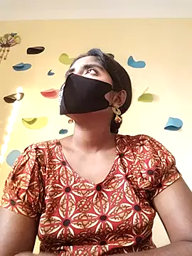 Snapshot of Lina-Rose chatting on 03.07.25 Lina-Rose online show from 03.07.25