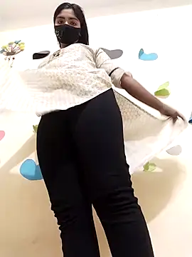 Snapshot of Lina-Rose chatting on 03.20.25 Lina-Rose online show from 03.20.25