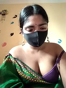 Snapshot of Lina-Rose chatting on 09.18.25 Lina-Rose online show from 09.18.25