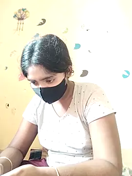 Snapshot of Lina-Rose chatting on 09.20.25 Lina-Rose online show from 09.20.25