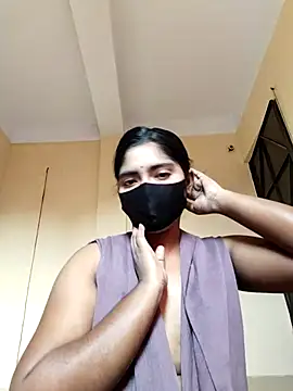 Snapshot of Lina-Rose chatting on 10.16.25 Lina-Rose online show from 10.16.25