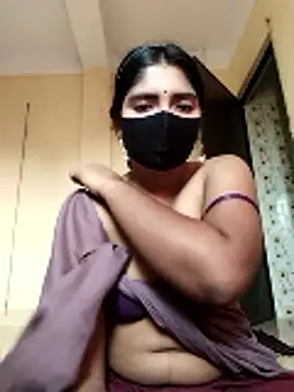 Snapshot of Lina-Rose chatting on 10.18.25 Lina-Rose online show from 10.18.25