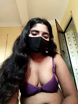 Snapshot of Lina-Rose chatting on 10.22.25 Lina-Rose online show from 10.22.25